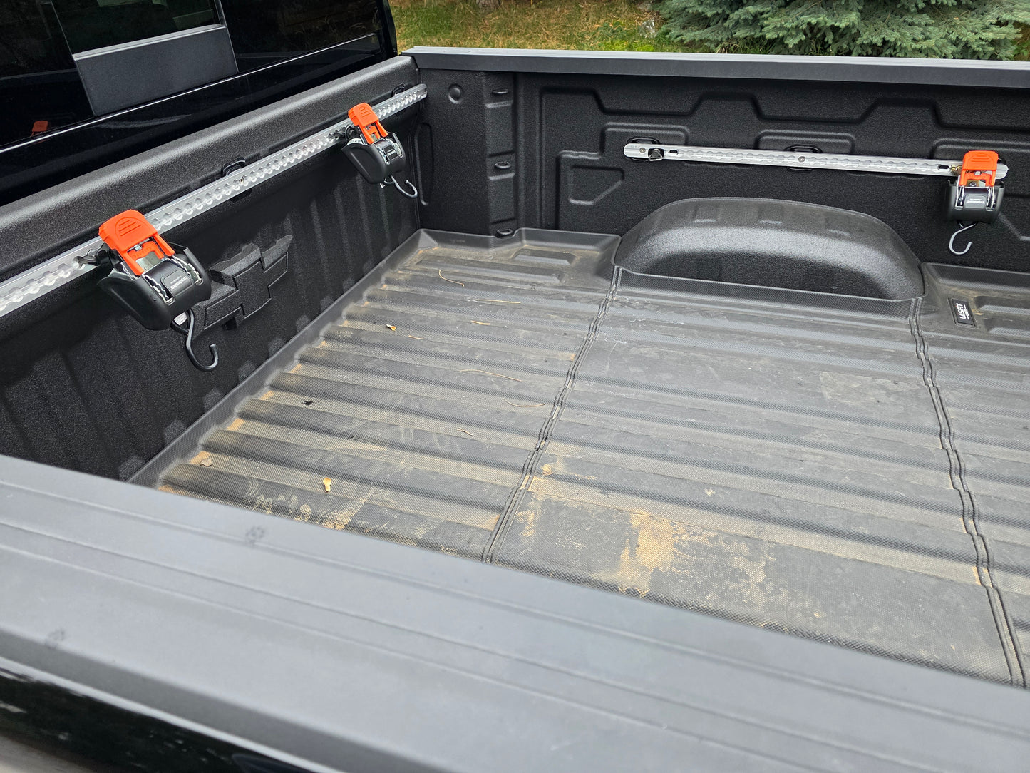 Truck bed tie down system