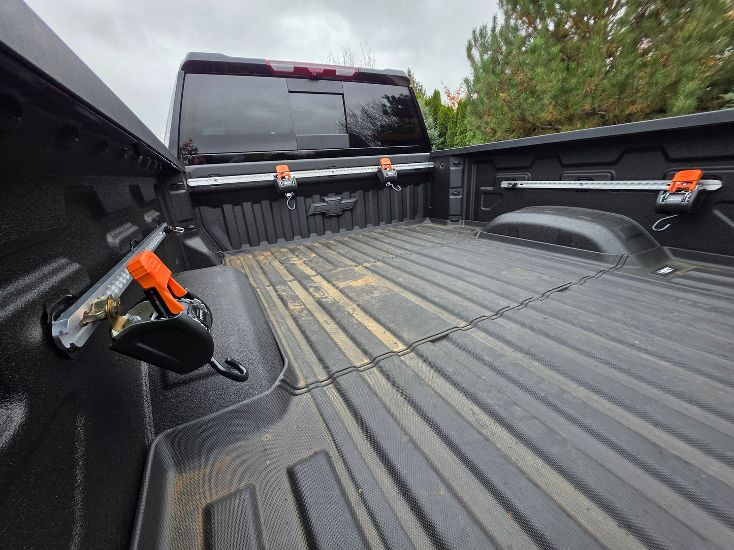 Truck bed tie down system
